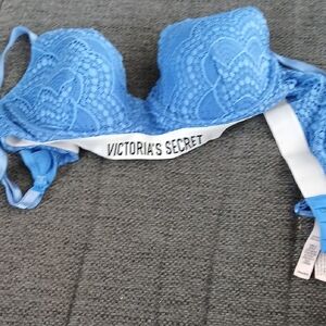 Victoria's Secret Vibrant Blue Lace Bra